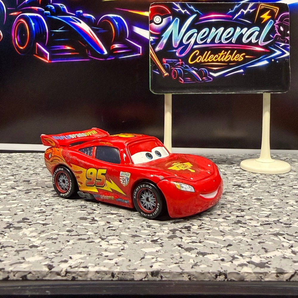 Disney Pixar Cars 2 Lightning McQueen World Grand Prix Diecast Mattel V2797 1:55